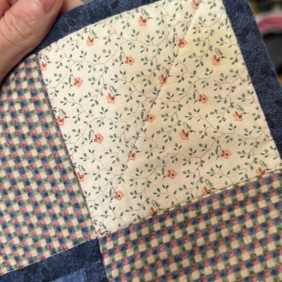 Patchwork Teapot Floral Quilt 31 x 31 - Picture 11 of 11